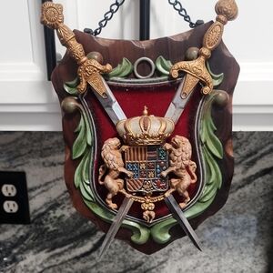 Ornate Red and Green Heraldic Wall Shield Plaque 10x8 Inches.